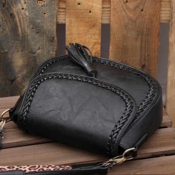 Boho vegan leather floral strap crossbody bag - Picture 6 of 9